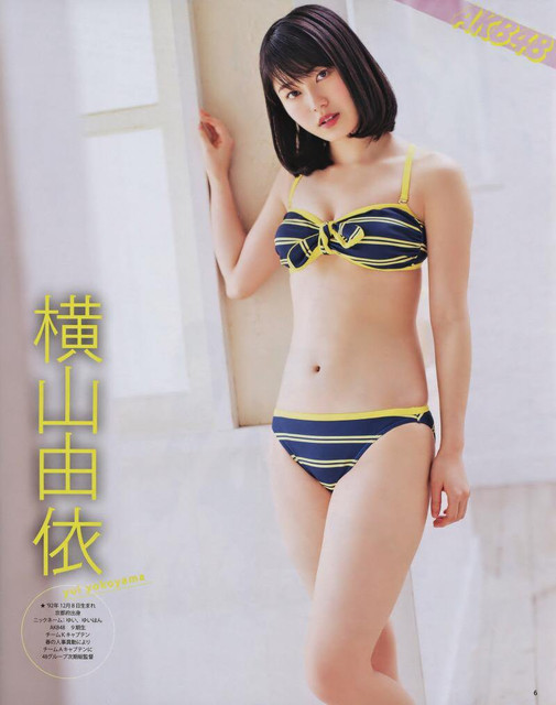 横山由依が2024年グラビア撮影でセクシーなビキニ姿を披露、魅力的なスタイルを強調