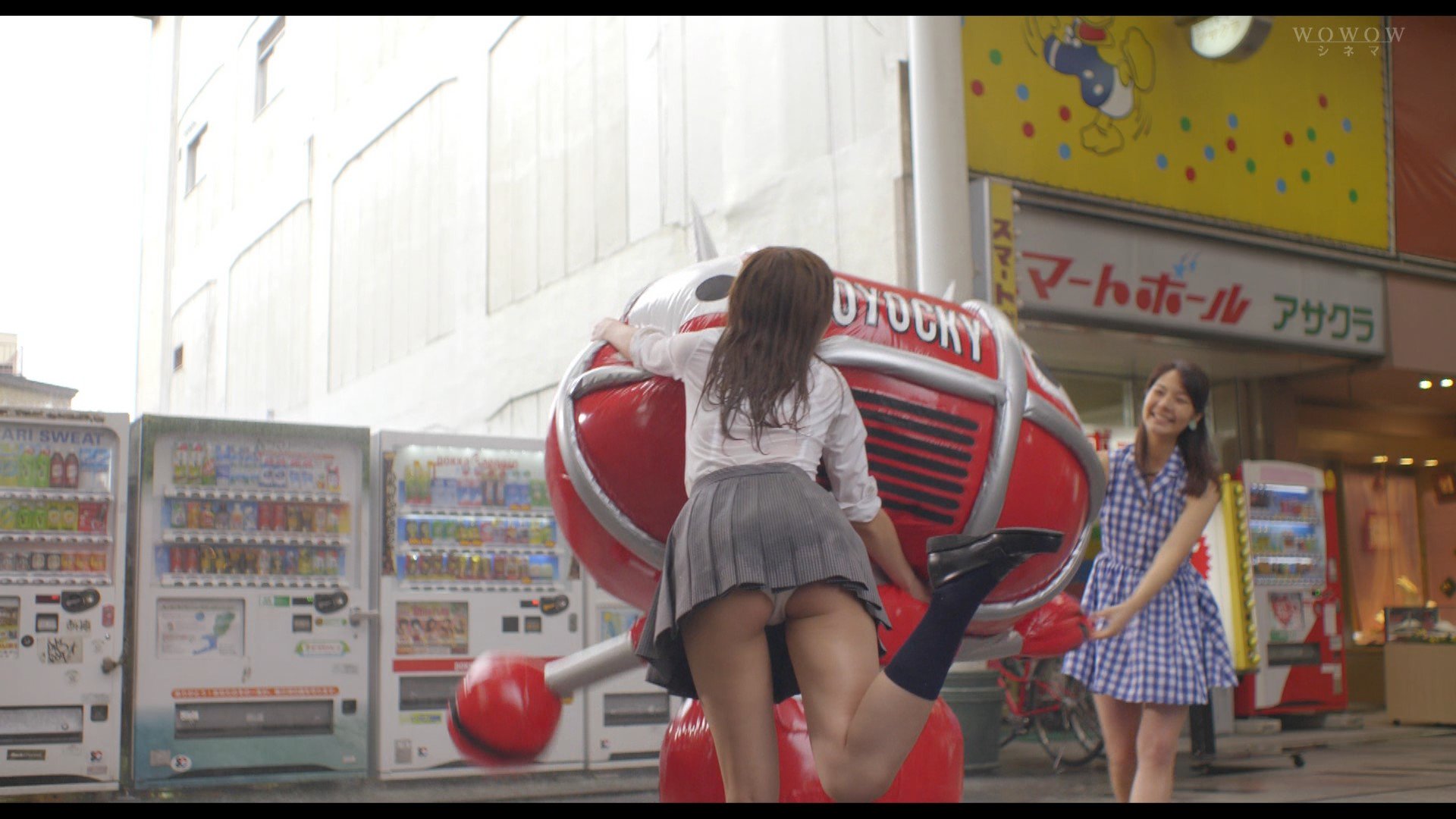 池田エライザ　巨乳　揺れ　gif 動ナビブログネオ » 【GIF】池田エライザちゃんのロケット乳が飛び出してプルンプルン揺れてるｗｗｗｗｗｗｗｗ